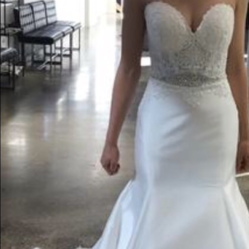 Wedding dress (Essence of Australia D2202)